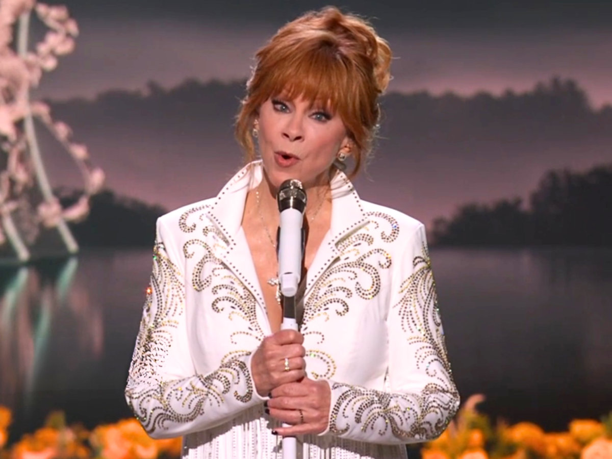 Reba McEntire Honors Dolly Parton With Emotional CMA Special Performance
