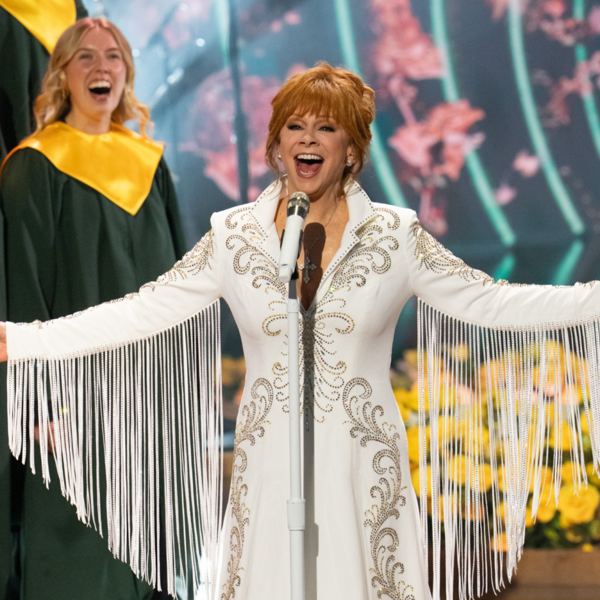Reba McEntire Honors Dolly Parton With Emotional CMA Special Performance