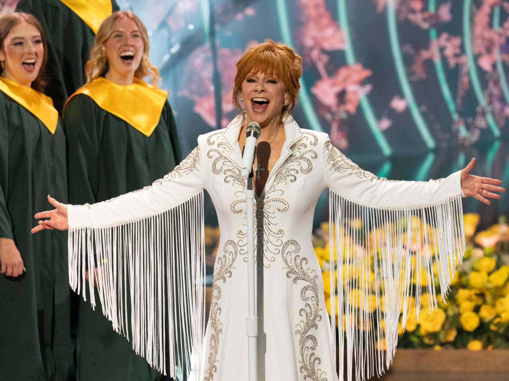 Reba McEntire Honors Dolly Parton With Emotional CMA Special Performance